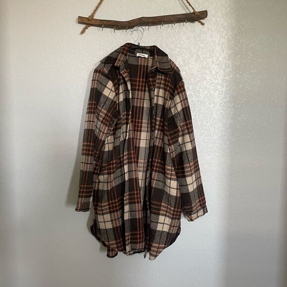 Oversized  plaid flannel - Picture 2 of 4